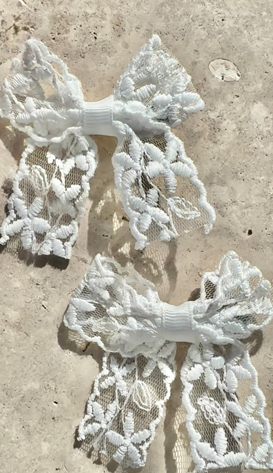 Amelia lace bow