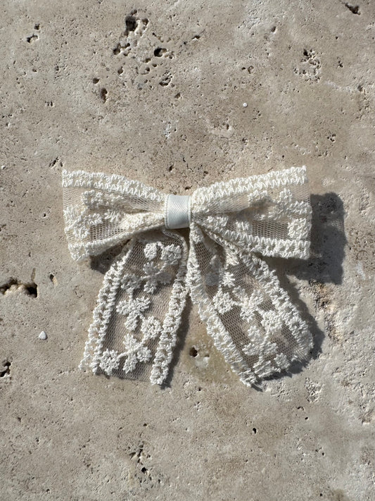 Annabelle lace Bow