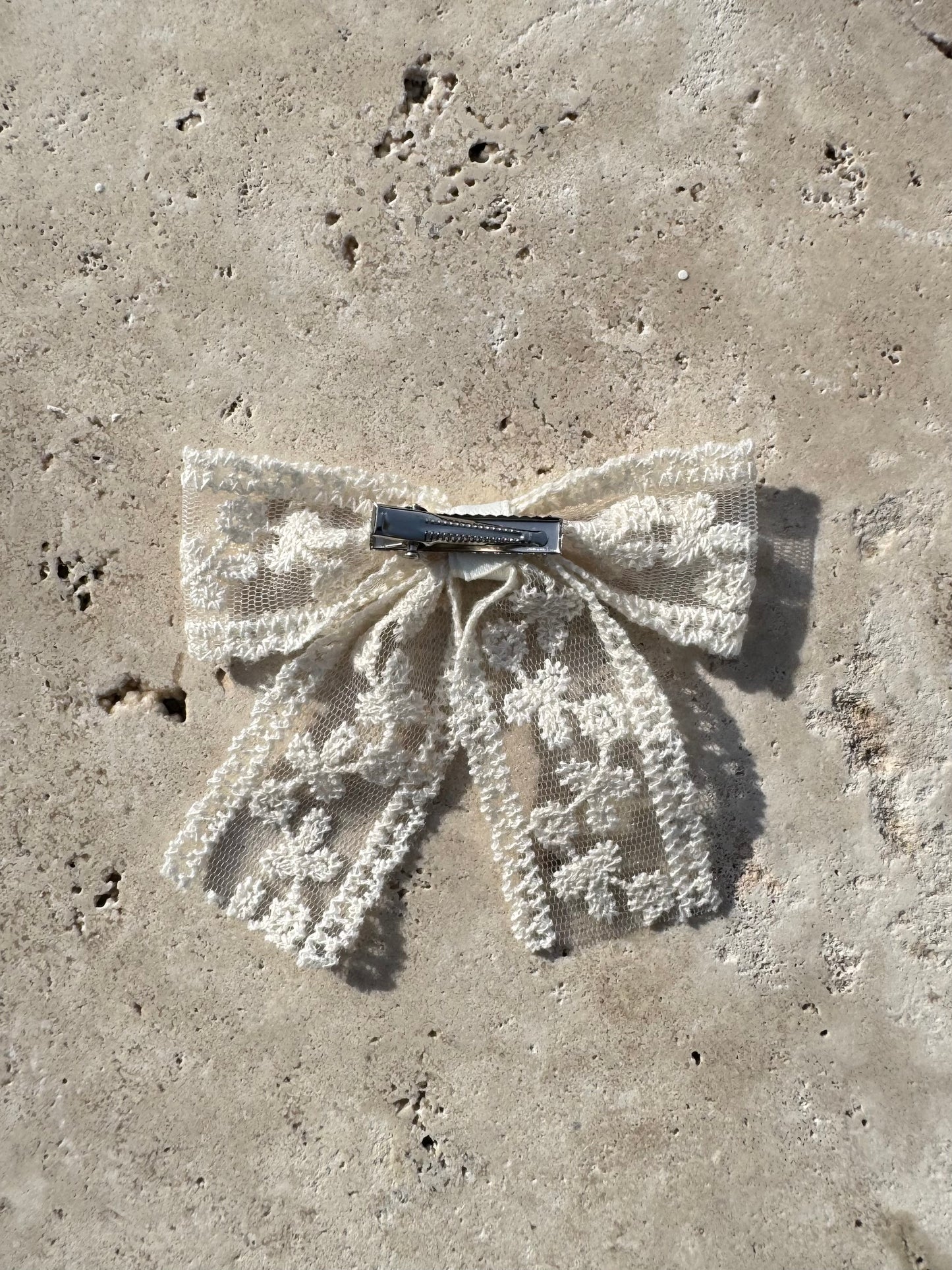 Annabelle lace Bow